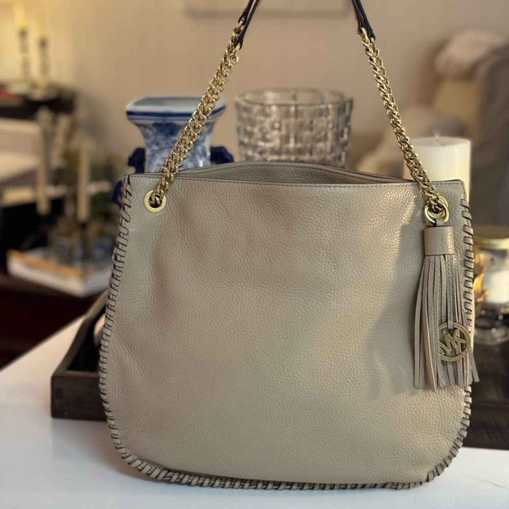 🤍🤎 MICHAEL KORS LIGHT TAN LEATHER WHIPPED CHELSEA BAG!